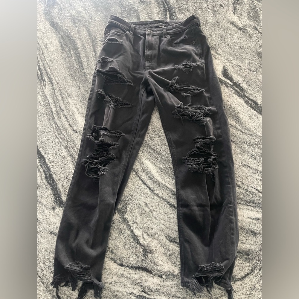 Size 8 American eagle mom jeans!